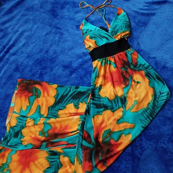 Lipstick Boutique Dresses & Skirts - 🌺 Halter top maxi dress Large